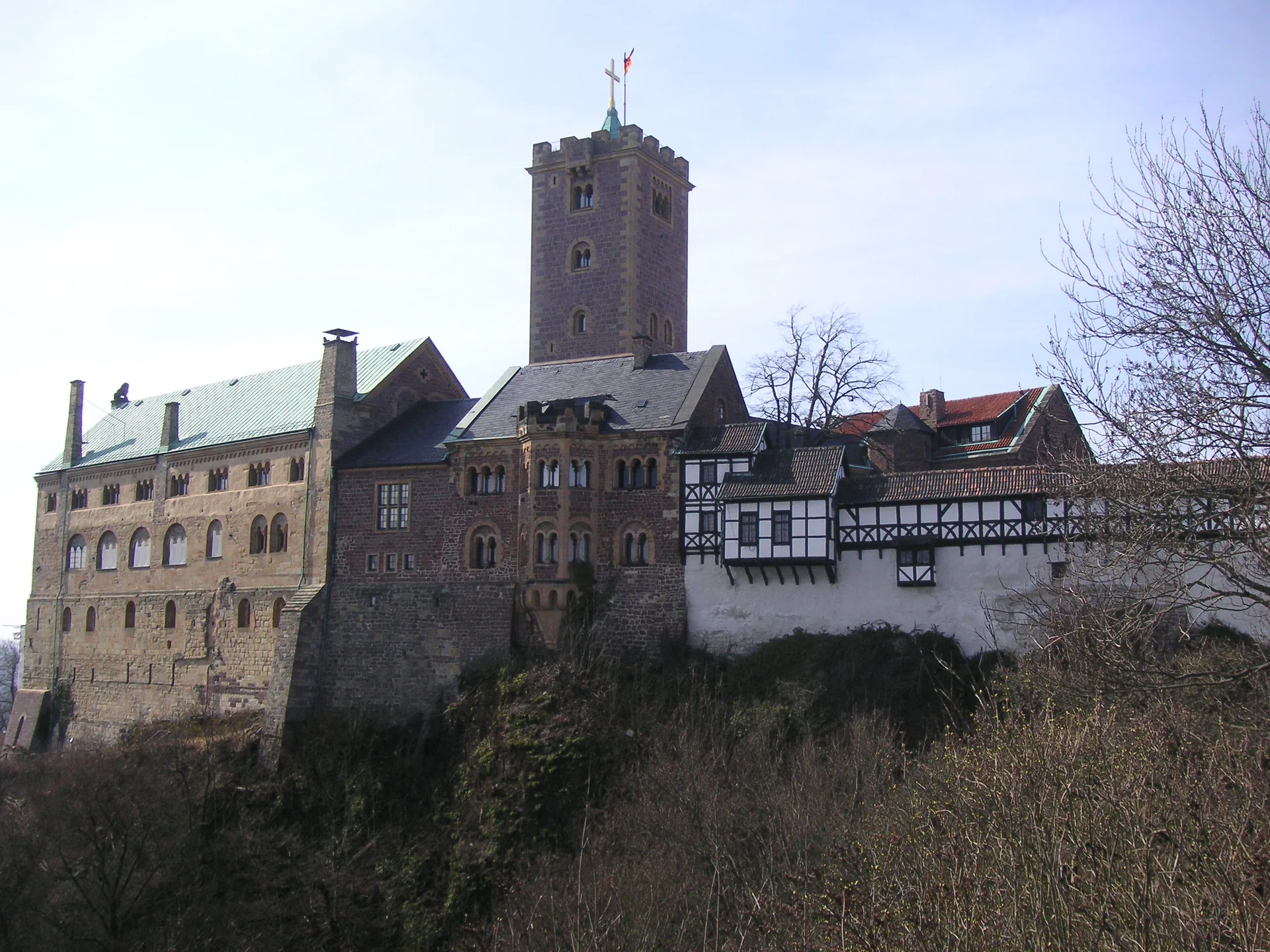 Wartburg bei Eisenach – UNESCO-Weltkulturerbe auf einem Felsen über dem Thüringer Wald