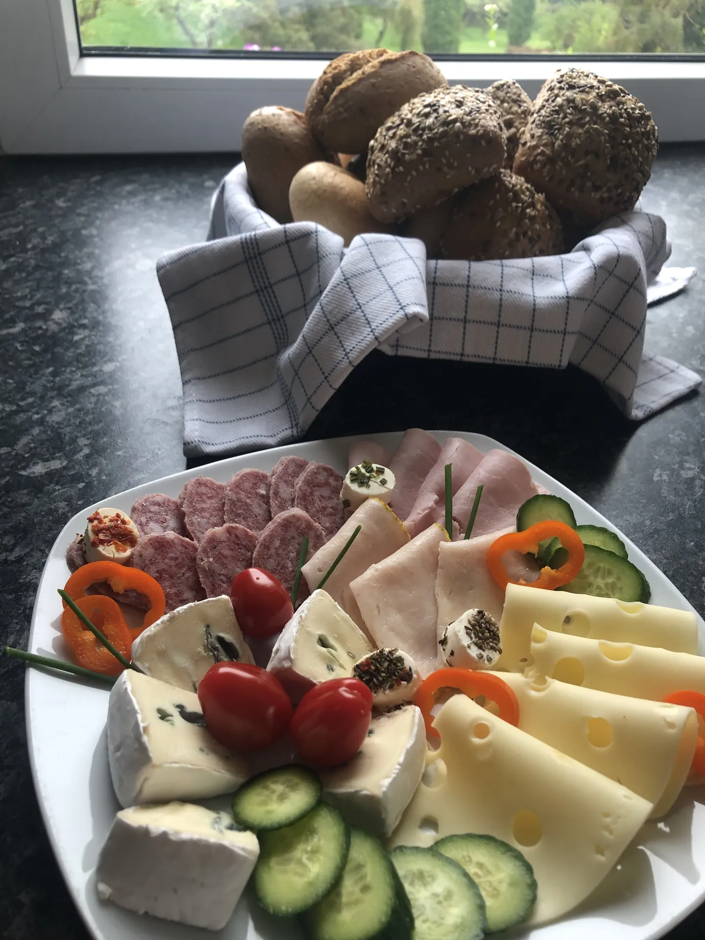 Genießer-Frühstück mit regionalen Spezialitäten